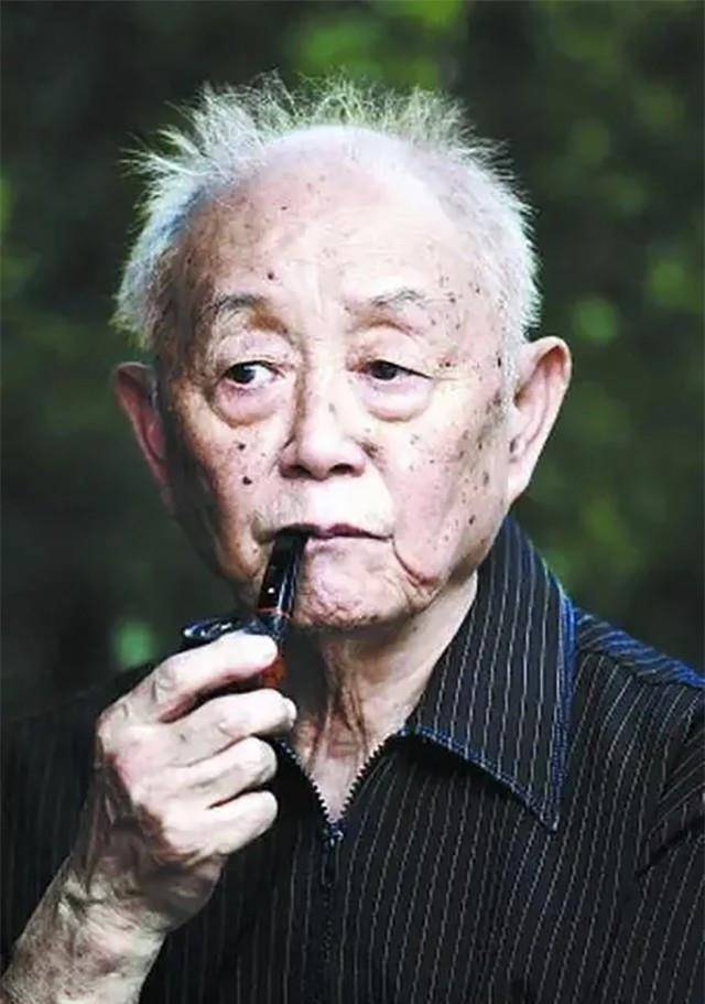 画家黄永玉曾送走98岁妻子:相伴74载,世间所有的美好,都不如你