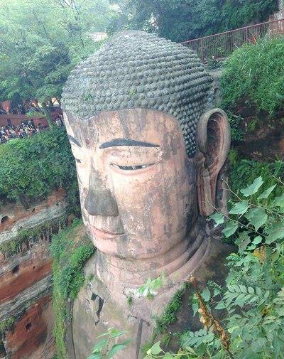 原创乐山大佛闭眼事件真相到底是什么为何越传越神秘