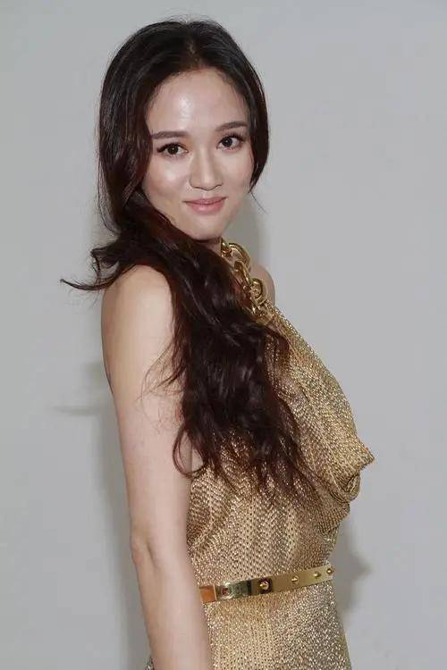 陈乔恩,这位台湾女演员以其多变的角色和精湛的演技赢得了观众的喜爱.
