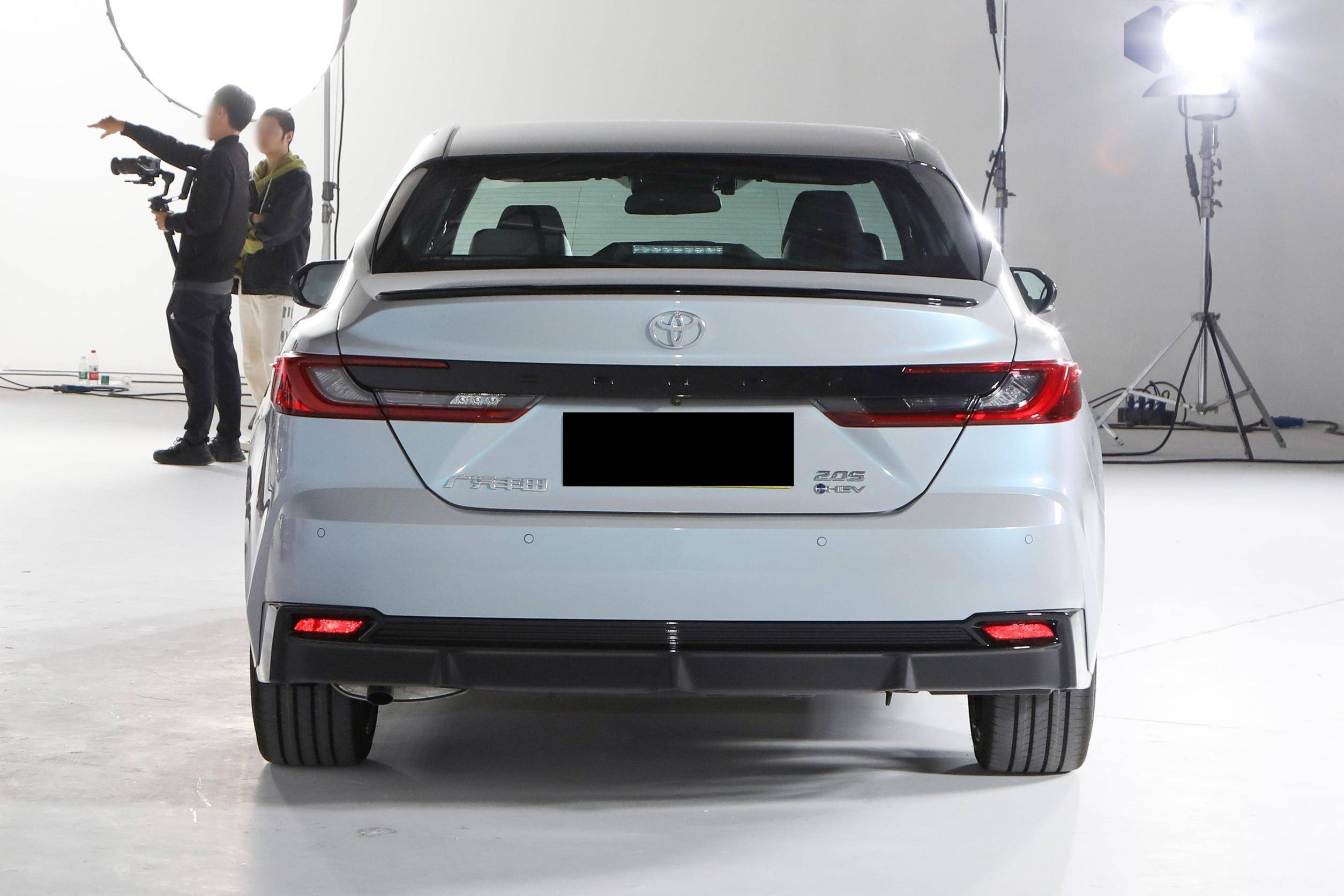 98万元的家用中型车,第九代丰田凯美瑞双擎2.