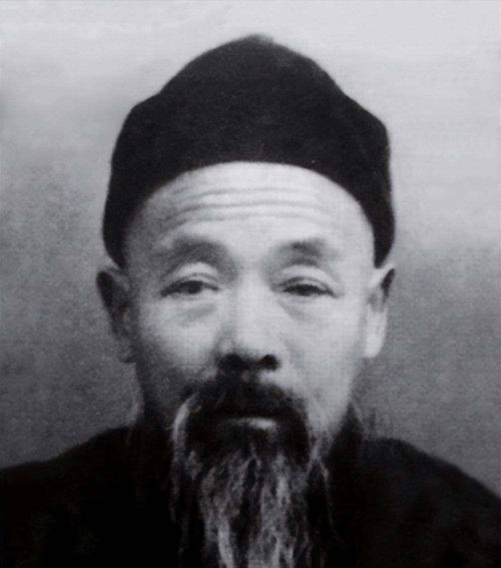 老农挖开儿子坟墓,取出包裹,里面的物件惊动中央_张静泉_张爵谦_老人