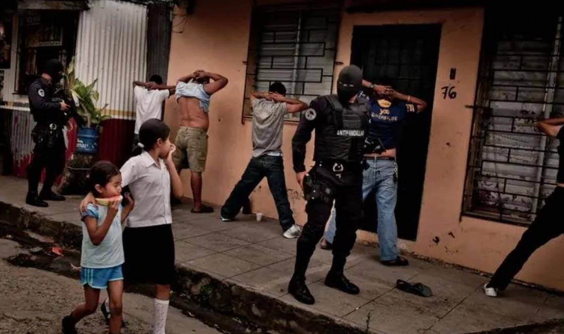 萨尔瓦多:黑帮组成的国家,谋杀率冠绝全球,总统亲自率军警火拼_美国