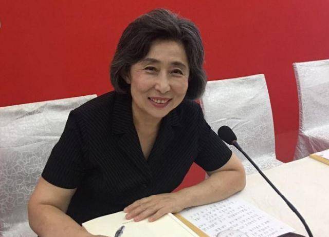 原创董明珠的闺蜜都是谁一个比一个厉害还有一位是首富发妻