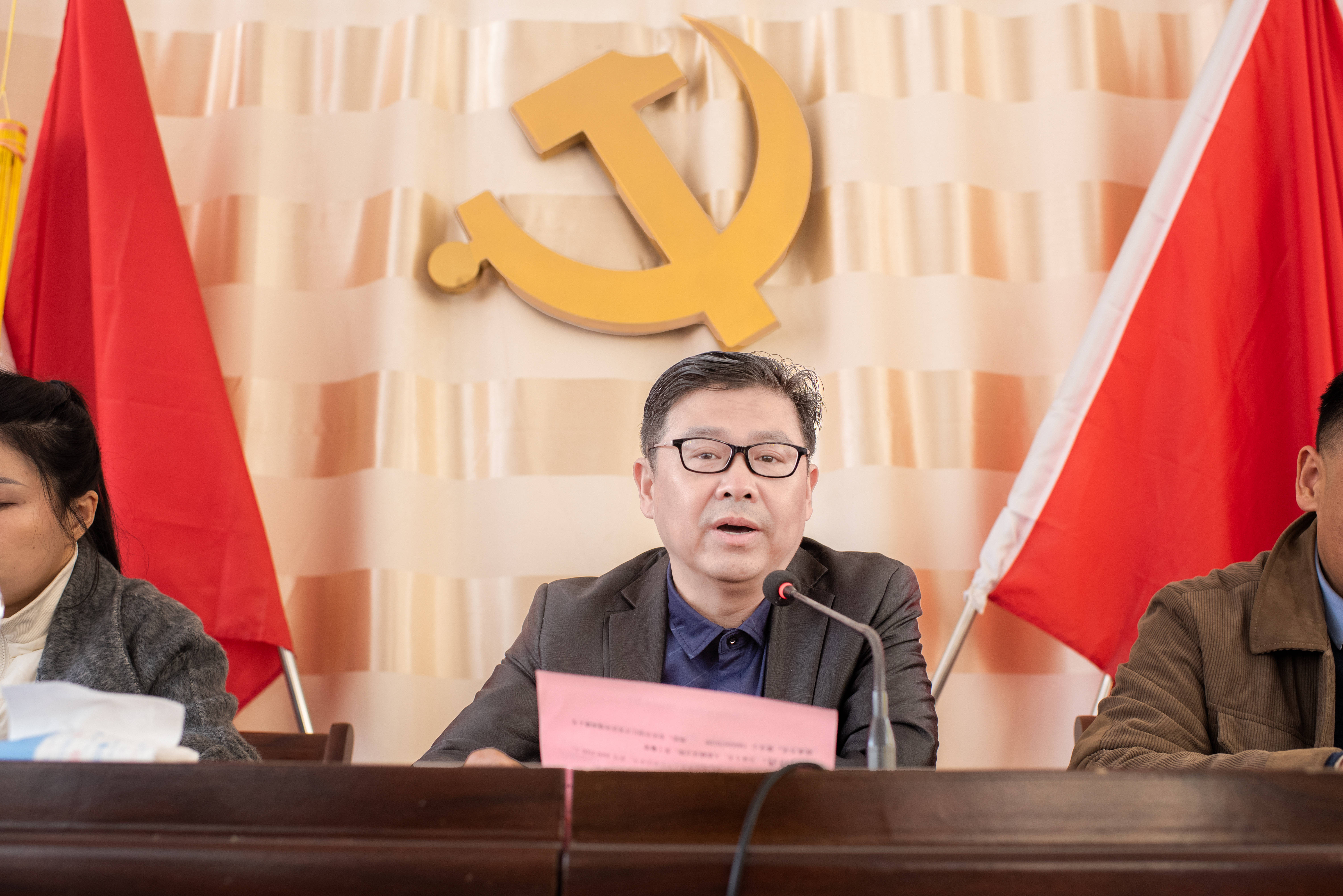 侨声公益协会让爱走进大山深处温暖送给孤寡老人和孤儿