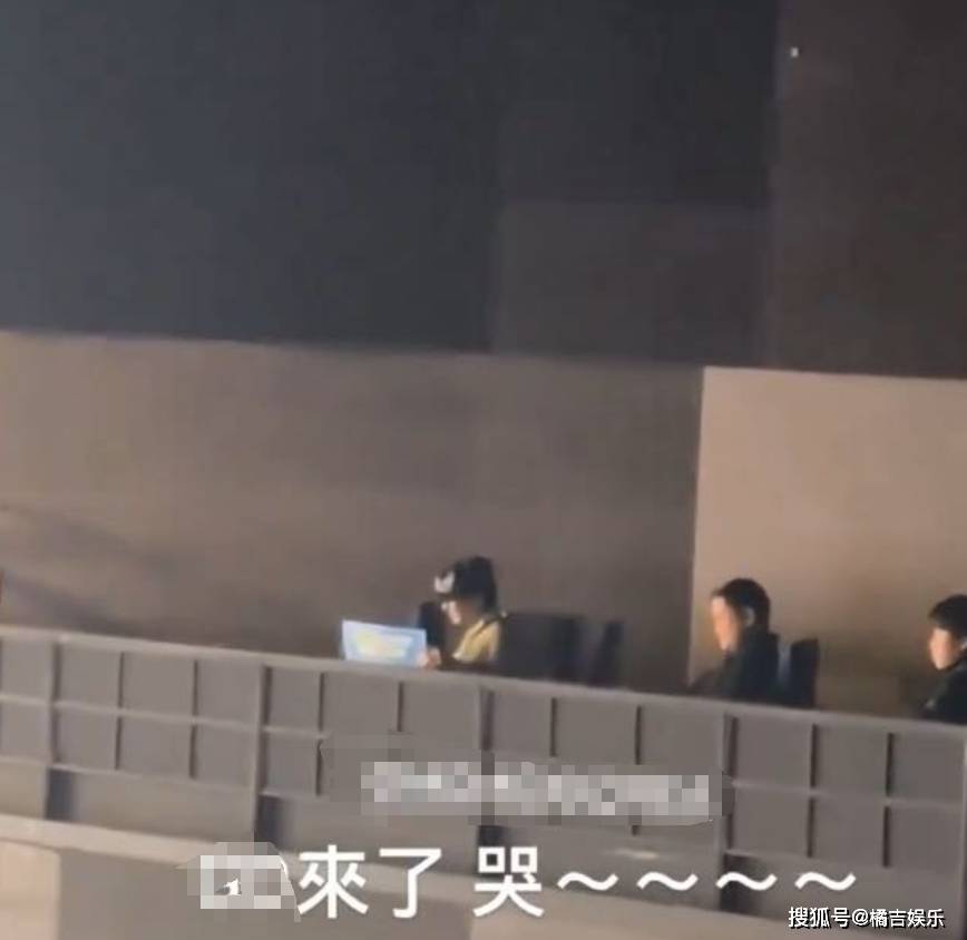 权志龙现身姜大声粉丝见面会,现场气氛燃爆到了极点!