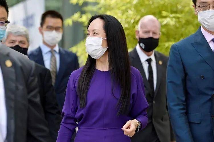 孟晚舟夫妇惊艳亮相:时尚与情感的完美交融_成为了_生活_精神