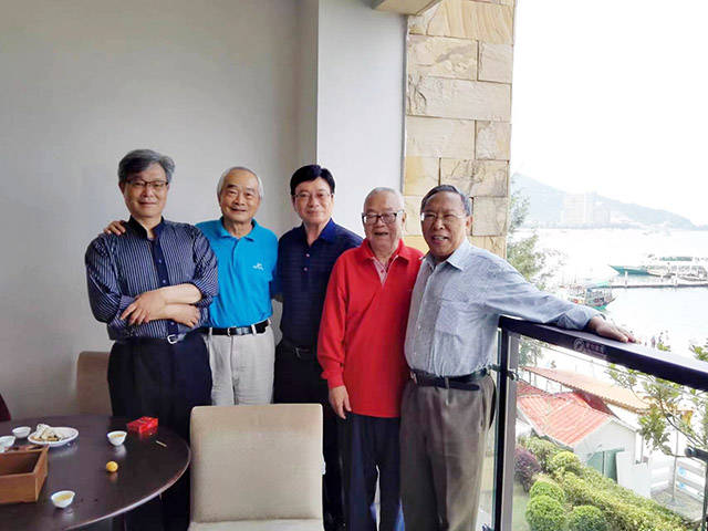 同窗情深,邀请同窗挚友到深圳相聚(左起杜清源,邢宜勋,唐泽芊,张鸿生)