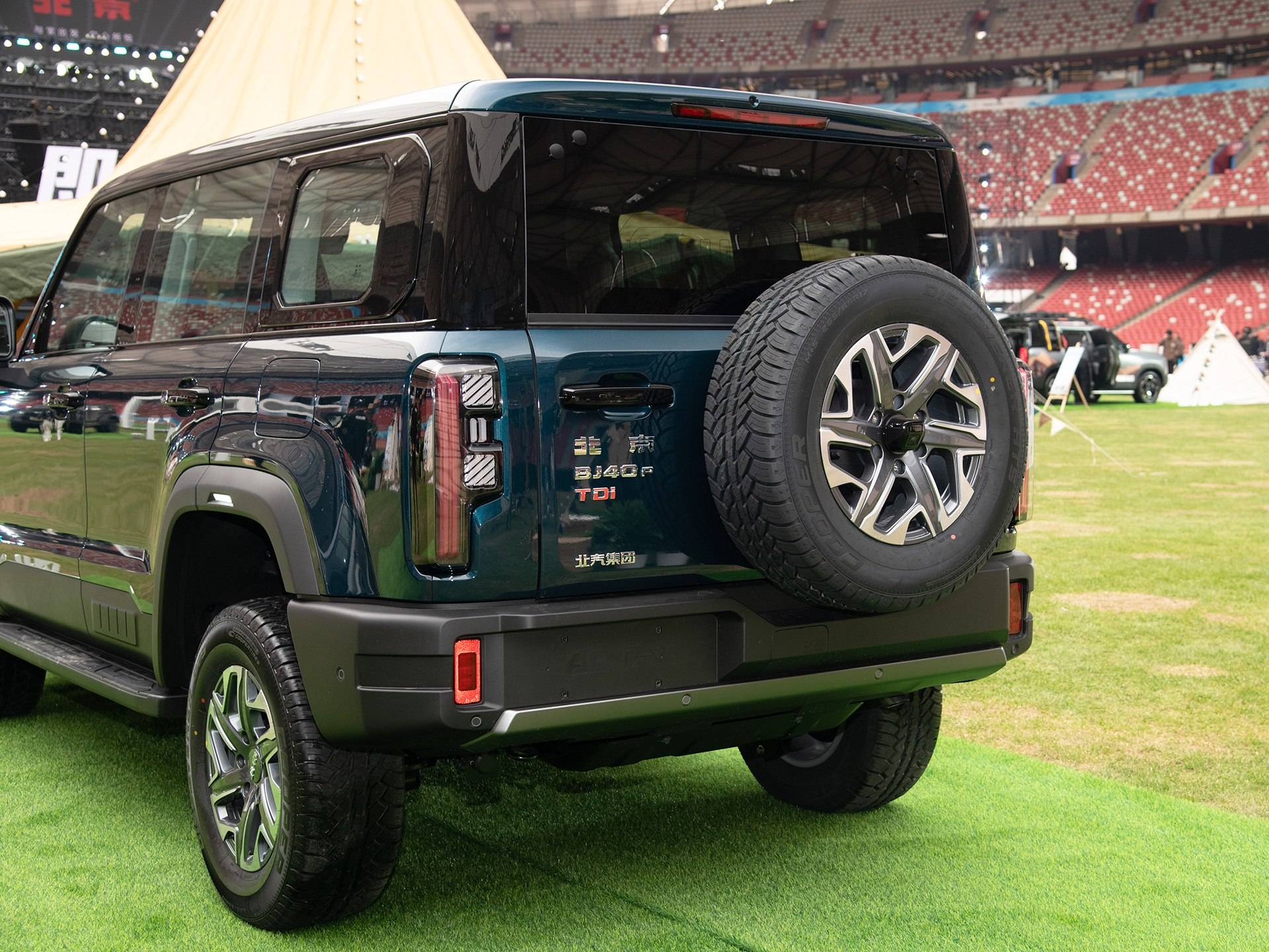 越野世家再出击,全新bj30系列/全新bj40刀锋英雄版正式发布_搜狐汽车