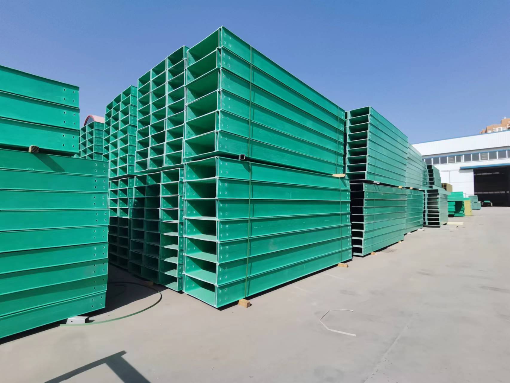 玻璃钢桥架安装的注意事项_电缆_管道_时候