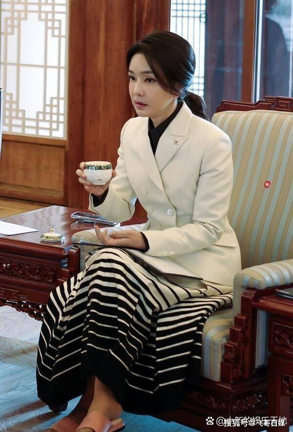 韩国第一夫人金建希：50岁风采依旧搜狐大视野搜狐新闻