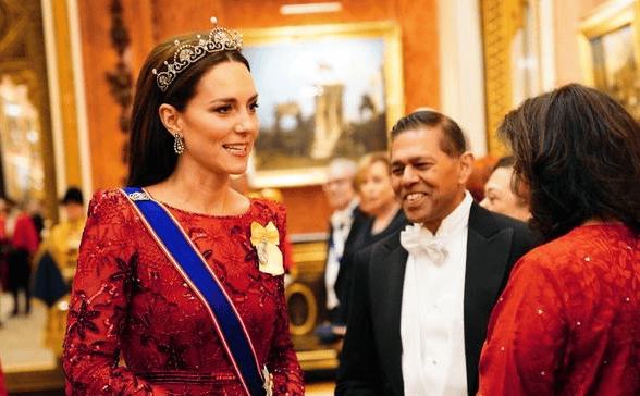 数据显示,英国皇室成员一年要出席上千场活动,光是查尔斯王子每年就要