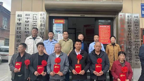旱鸭子排兵布阵激流中救出七人