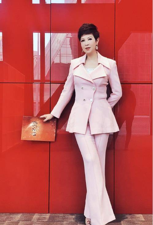 原创被老外骗三千万被曝白马会常客的国家一级演员杭天琪今咋样了