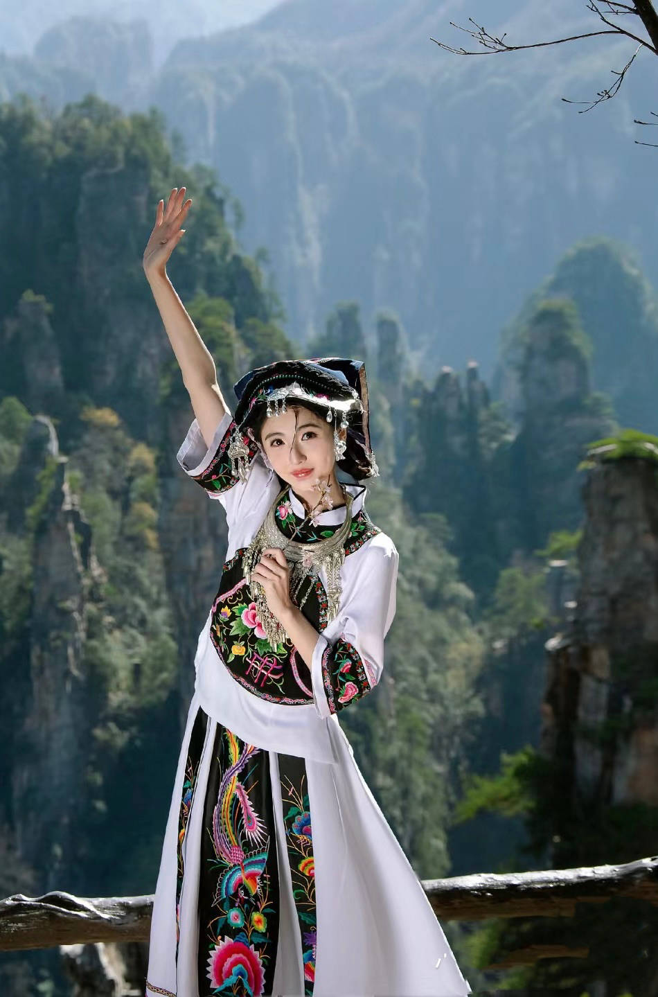 张家界天门山凤凰古城旅游五天要多少钱张家界天门山凤