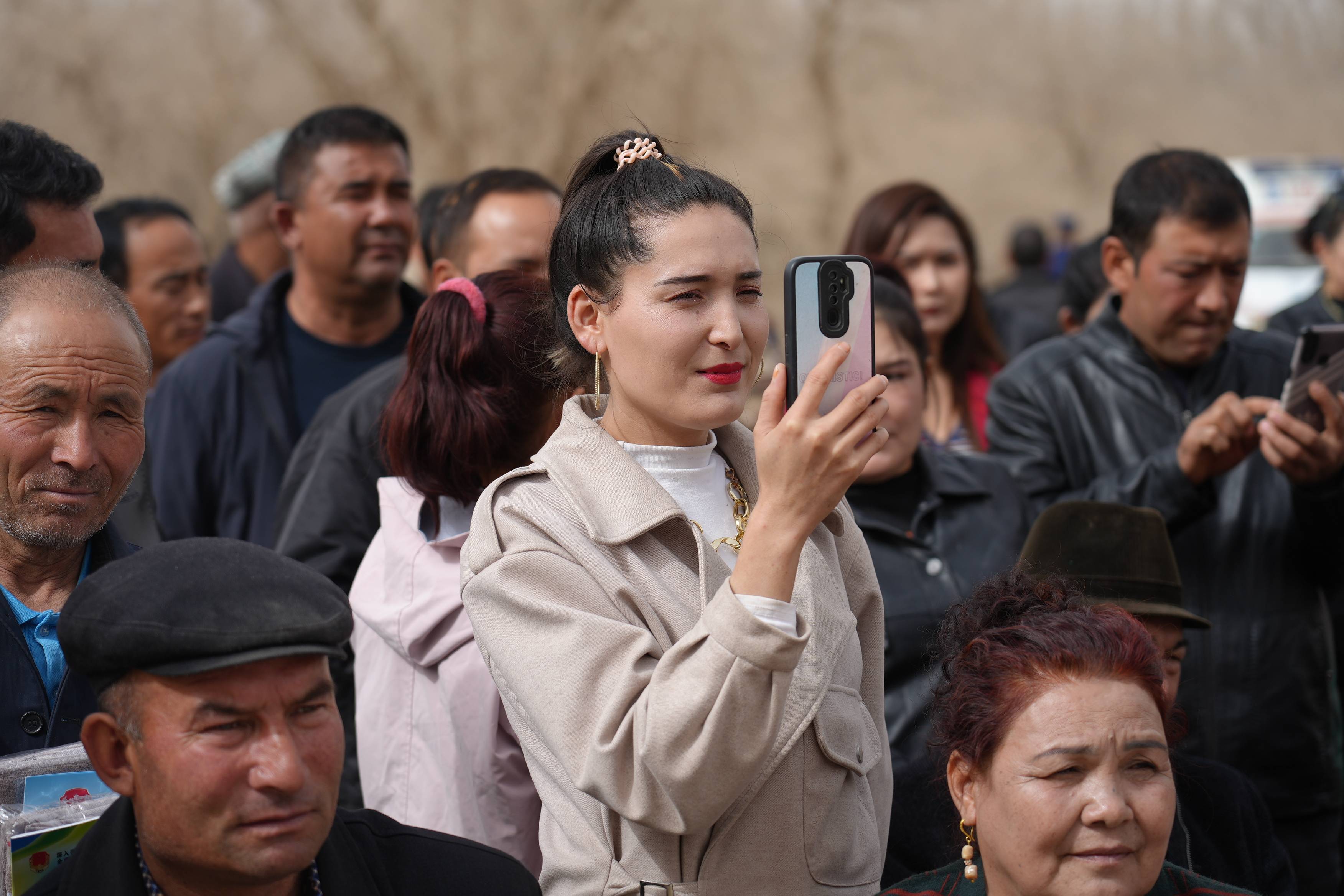 斗鸡赛马叼羊若羌县农牧民传统体育竞赛活动精彩纷呈