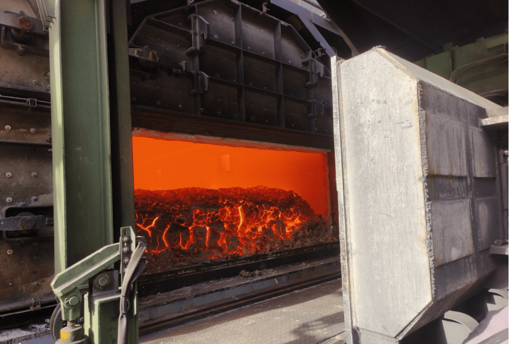 上海宝冶承建的周钢焦化项目d区焦炉正式出焦