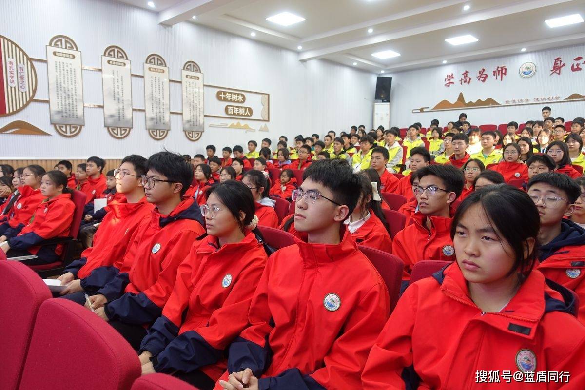 四川泸州预防青少年犯罪普法宣讲进两校