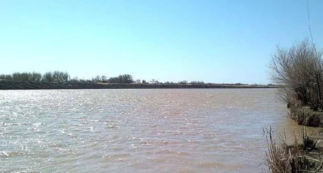 水源来自帕米尔高原东南部的高山冰川,同时也是中亚地区最大的内陆河