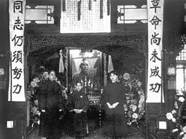 原创直击孙中山葬礼过程12万民众护送76万人吊丧108名杠夫抬棺