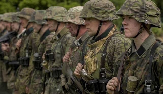 登陆过程:1944年6月6日早6时30分,以英美两国军队为主力的盟军先头