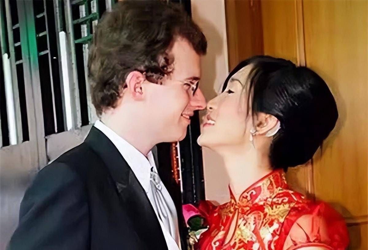 原创56岁大山近照妻子原来是个重庆妹子很漂亮