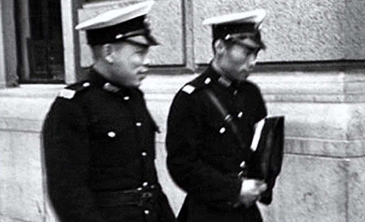 原创特务万国雄男扮女装住女生宿舍潜伏6年后被亲妹妹写信举报