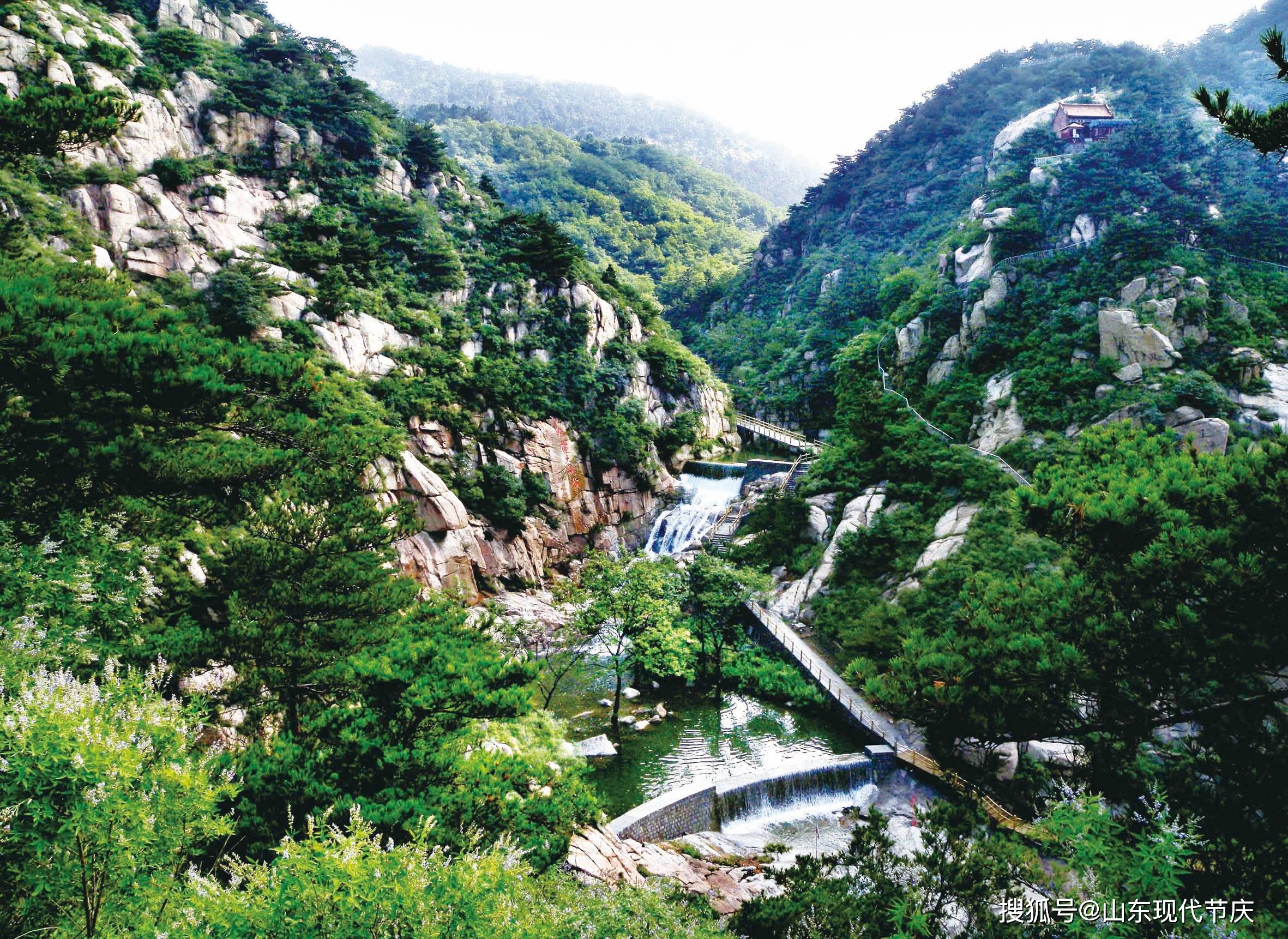 莱芜房干生态旅游区—九龙大峡谷景区月亮湖瀑布—飞珠溅玉梦幻情人谷