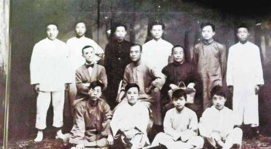 1927年失去爱人萧楚女后游曦和敌人白刃战牺牲时才19岁