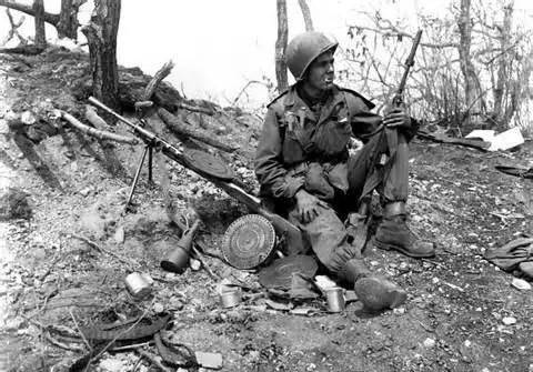 原创30人阻击美军击毙215人缴获物资无数重点是30人无一人伤亡