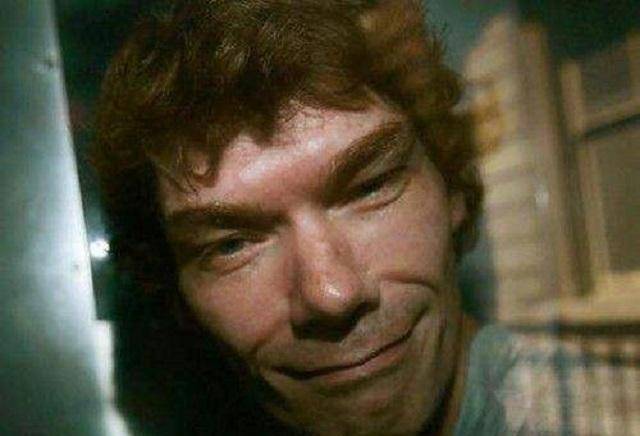 原创为反抗美国霸凌林勇带领八万黑客怒将国旗插到白宫官网