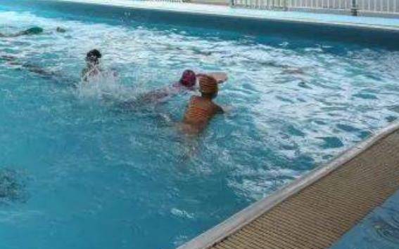 安徽聋哑外卖小哥周健:6年摘15块金牌,送餐途中勇救落水老人_游泳