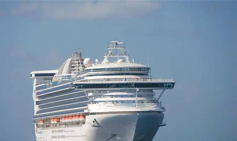 原创60年我国首次大撤侨仅仅用一艘客轮往返多次船员全是海军战士