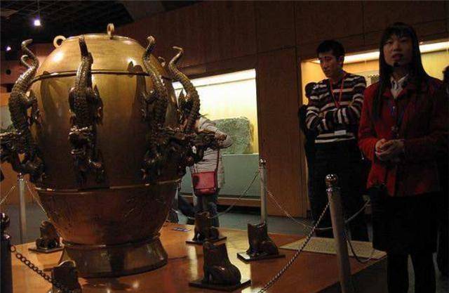 原创张衡地动仪被教科书删除中科院院士房梁下吊块肉都比那个强