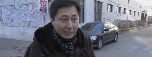 年12月6日抢劫并刺伤的男子,是当时齐齐哈尔公安局铁峰分局的刑警杨琳