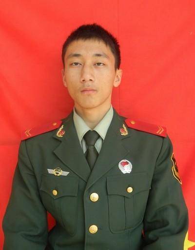 原创21岁的90后退伍军人为维护正义倒在了新年第一天万人为其送行