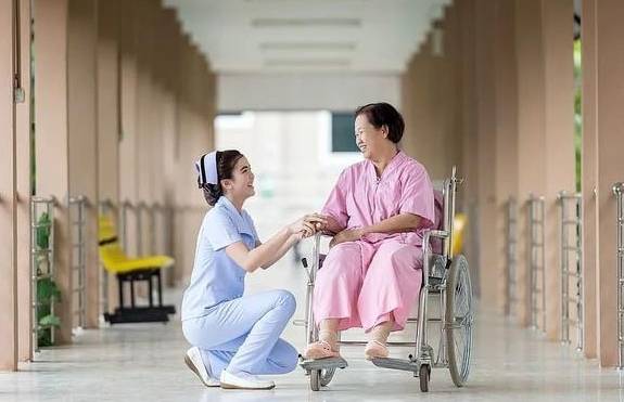 育材职业培训健康照护师的角色在老年人护理中的重要性