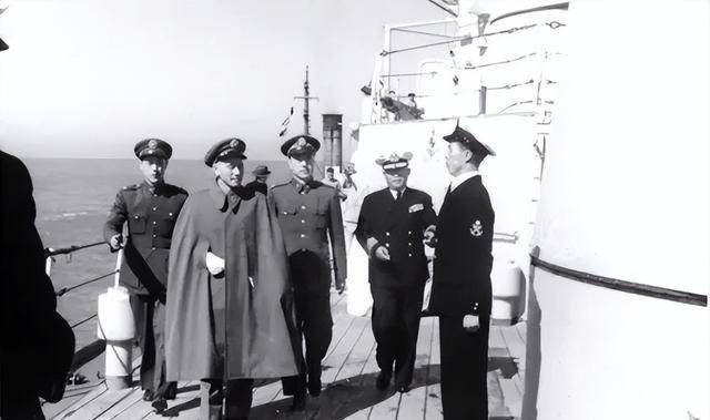 蒋介石命令海军司令马纪壮,派遣军舰前往拦截图阿普斯号