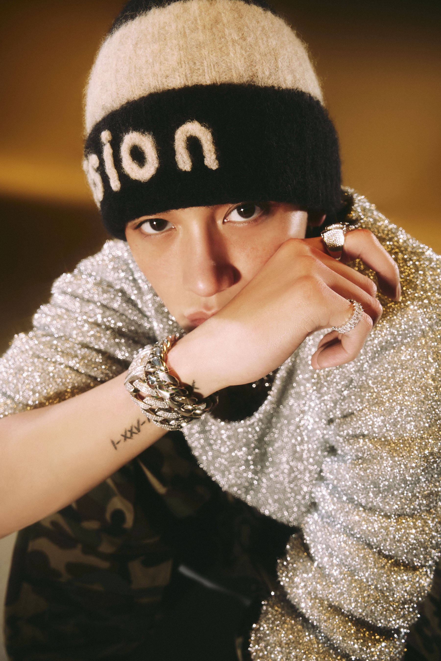 lucas将通过单曲renegade展现独特嘻哈风格4月1日下午直播倒计时