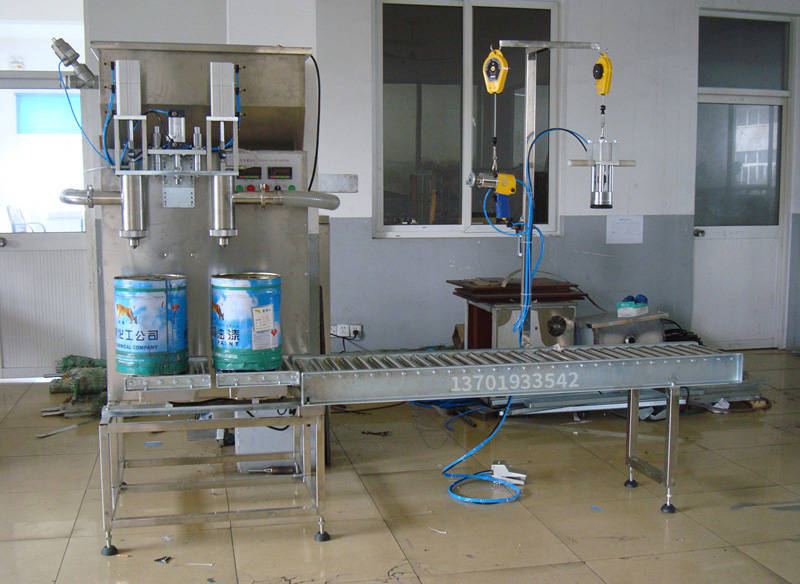 20升ibc集装桶液体灌装机 重力式灌装机_自动化_食品_工作