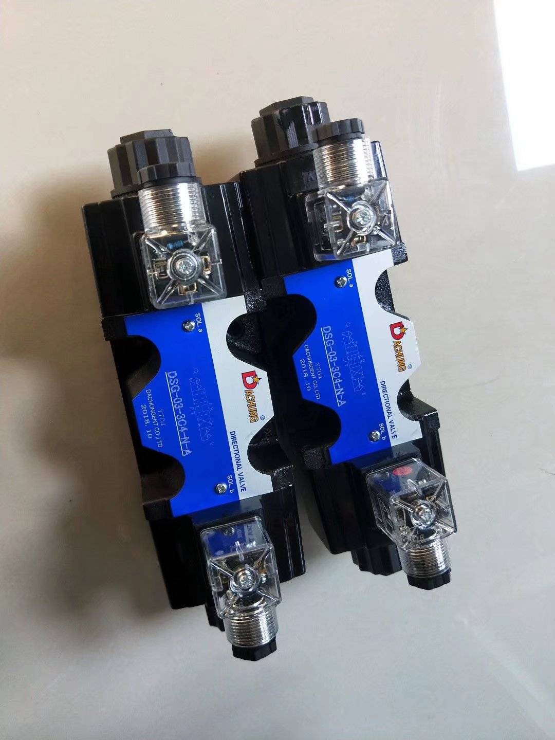 台湾dachung达众电磁换向阀4we6e60g24n9z44we6j60g24n9z44we10g60