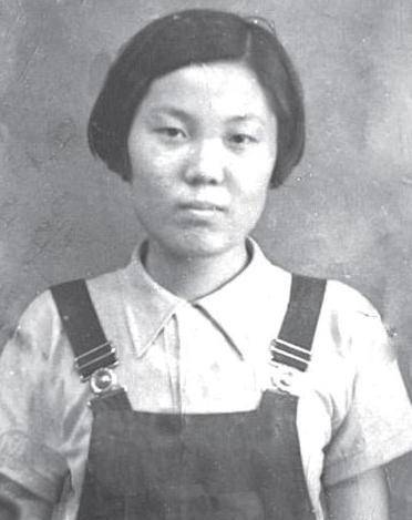 原创1946年为了保护密码本她与丈夫带着2岁的儿子跳入大海