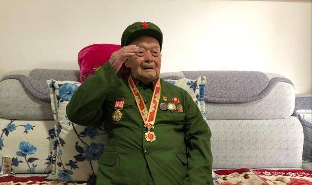 原创88年男子意外翻出一张抗美援朝喜报找到人时发现老兵隐居40年