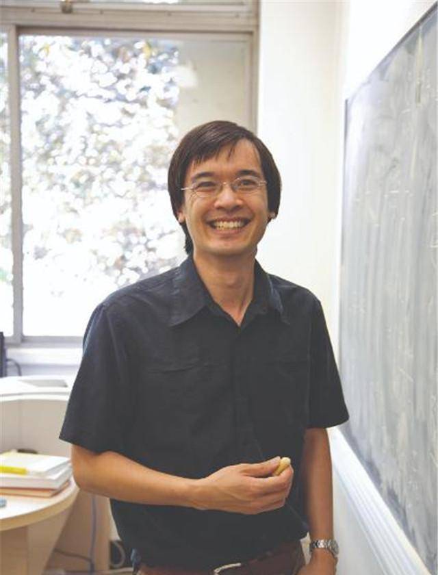 原创8岁小男孩智商远超牛顿和霍金24岁成大学教授后过得如何