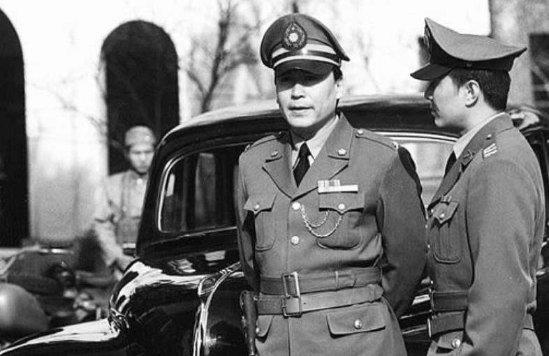 原创保密局少将潜入起义部队当营长却被伙夫告发搜出十九个特务