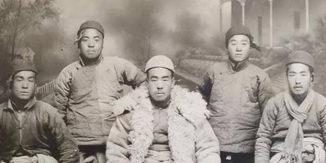 原创51年土匪为隐藏身份干起了锅炉工因家中妻子长相艳丽被人揭发