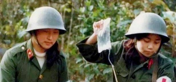 原创86年老山战场照死吻亲吻临终士兵的女战士张茹后来怎样了