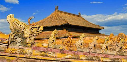 故宫,旧时被称为"紫禁城",它位于北京中轴线的中心,是中国古代宫廷