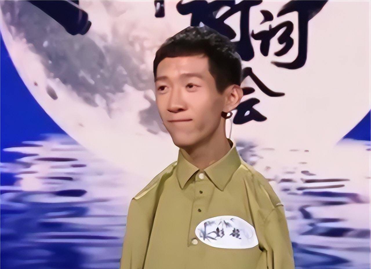 原创无臂少年彭超6岁失去双臂用双脚高考进川大今已通过法考