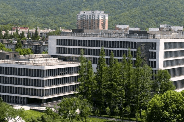 2020年6月,南京林业大学校长王浩寄语2020届毕业生:愿你们永葆"爱国心