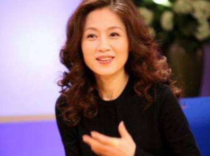 原创为照顾病重余秋雨一月只留40元的李红被抛弃后后来如何了